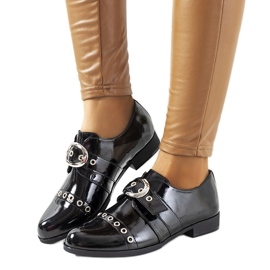 Chaussures laquées noires avec une boucle C18-6263-2 le noir