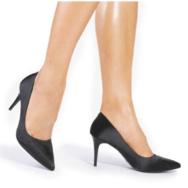 Escarpins noirs sur le talon LEI-160 le noir Escarpins noirs sur le talon LEI-160 le noir