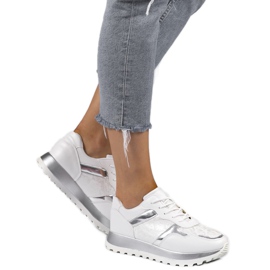 Baskets de sport en éco-cuir blanches 2019-447 Baskets de sport en éco-cuir blanches 2019-447