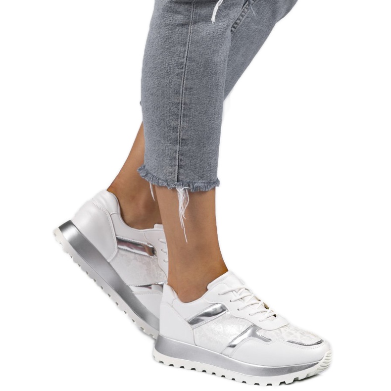 Baskets de sport en éco-cuir blanches 2019-447 Baskets de sport en éco-cuir blanches 2019-447