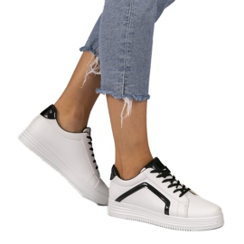 Baskets de sport à la mode blanches en éco-cuir S022 le noir