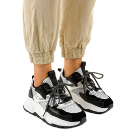 Baskets de sport blanches avec inserts noirs RAL-63 le noir