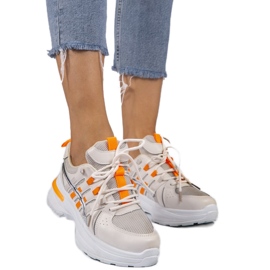 Chaussures de sport beiges et oranges C9288