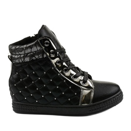 Baskets noires sur le coin R468-2 le noir
