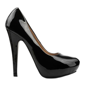 Escarpins noirs laqués de chez Assala