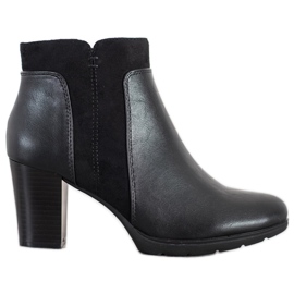 SHELOVET Bottes sur un poteau noir