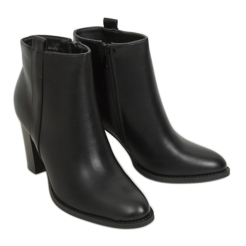 Bottes noires classiques sur le poteau UK08P Noir le noir