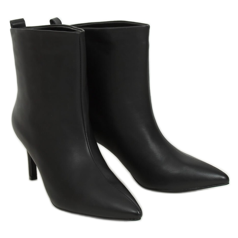 Bottes noires sur une épingle noire RB69P noire
