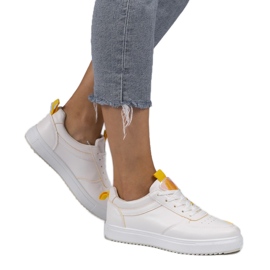 Baskets blanches avec inserts jaunes KK-203