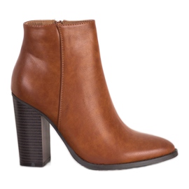 Seastar Bottes classiques sur un poteau brun