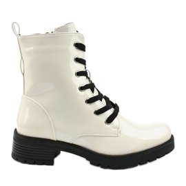 Boots laquées blanches de chez Slider