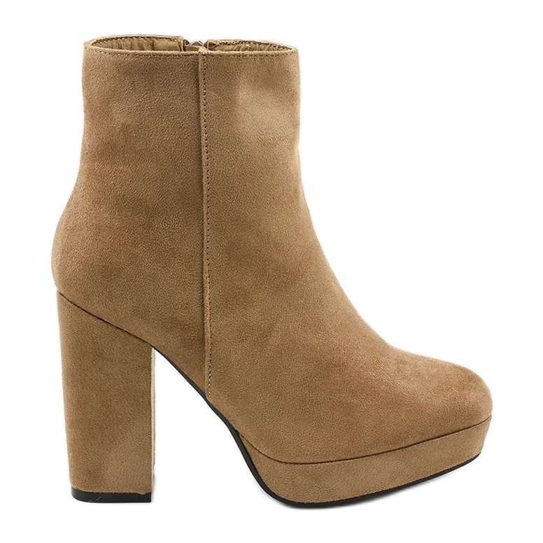 Bottines en daim beige sur le post Skye