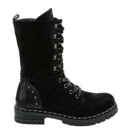 Bottes noires, bottes, bottes d'Isoris