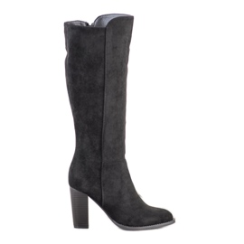 Seastar Bottes sur un pilier noir
