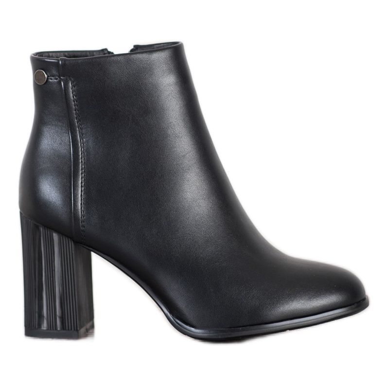 Filippo Bottes classiques sur un poteau le noir
