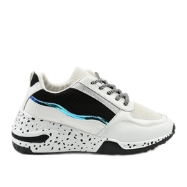 Baskets de sport blanches avec inserts noirs C-3151
