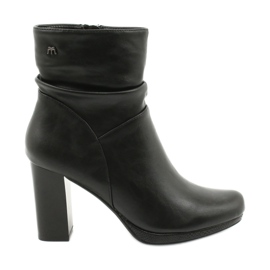 M.Daszyński Bottes noires sur le poste de Daszyński AF125-7 le noir