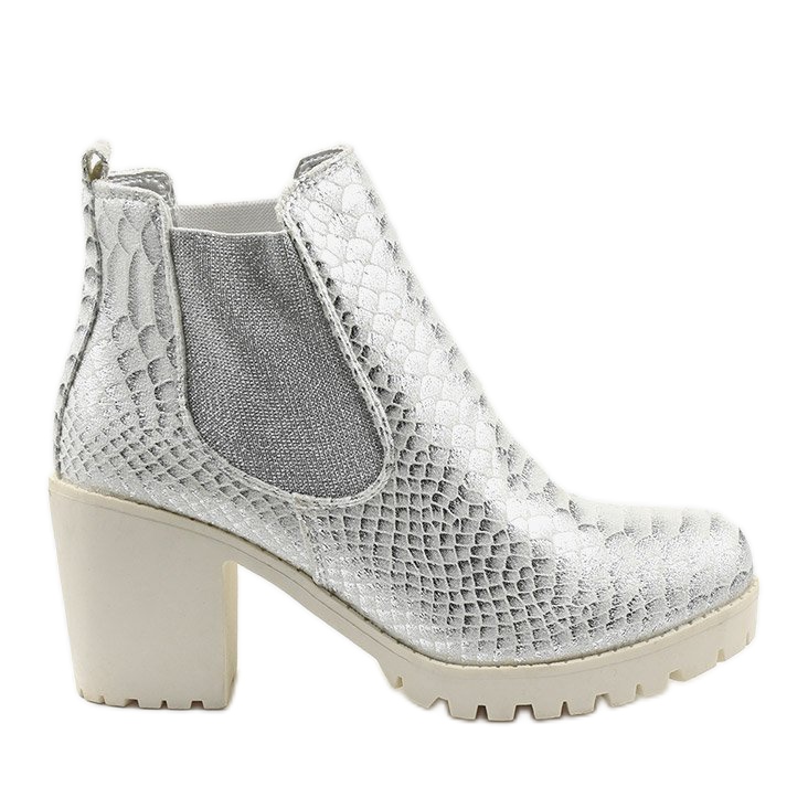 Bottes d'argent sur le poste Amar Bottes d'argent sur le poste Amar