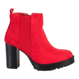 Small Swan Bottes sur la plate-forme rouge