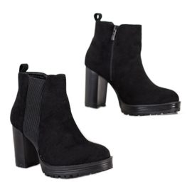 Small Swan Bottes sur la plate-forme le noir