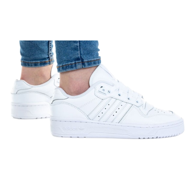Chaussures Adidas Rivalry Low Jr EG3636 blanche bleu Chaussures Adidas Rivalry Low Jr EG3636 blanche bleu