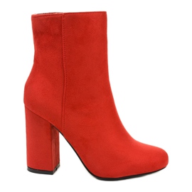 Bottines en daim rouge sur le poteau Wenonah