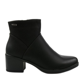 Bottes isolées noires avec une fermeture éclair Suncutter