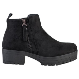 Clowse Bottes noires sur la plate-forme