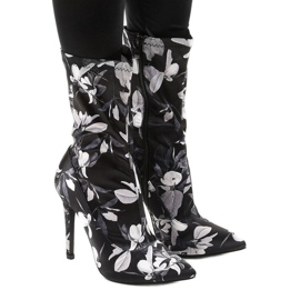 Bottines noires avec une chaussette Santana multicolore