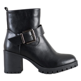 SDS Travailleurs élégants sur un bar noir