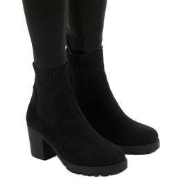 Bottines noires avec une chaussette Frostray le noir