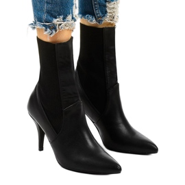 Talons hauts noirs avec une chaussette Daywillow le noir
