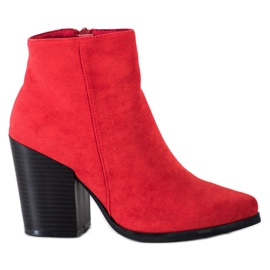 Marquiz Bottes sur un poste large rouge