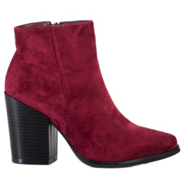 Marquiz Bottes sur un poste large rouge