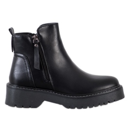 J. Star Bottes noires sur la plate-forme