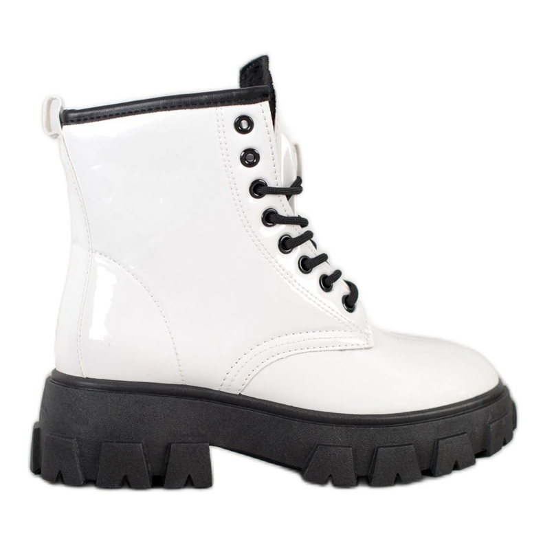 SHELOVET Trappeurs vernis sur la plate-forme blanche SHELOVET Trappeurs vernis sur la plate-forme blanche