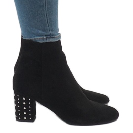 Bottines isolées noires à clous 3098 le noir