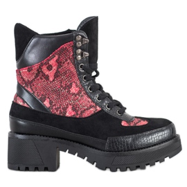 Groto Gogo Les travailleurs du rock sur le poteau noir rouge