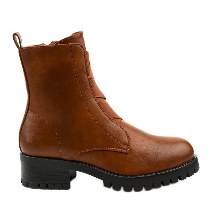 Bottes marron sur le poste de Chanhett isolé brun Bottes marron sur le poste de Chanhett isolé brun