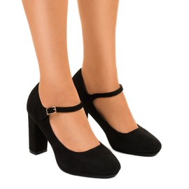 Escarpins en daim noir sur le montant Neridan