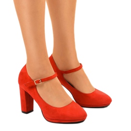Escarpins en daim rouge sur le montant Neridan