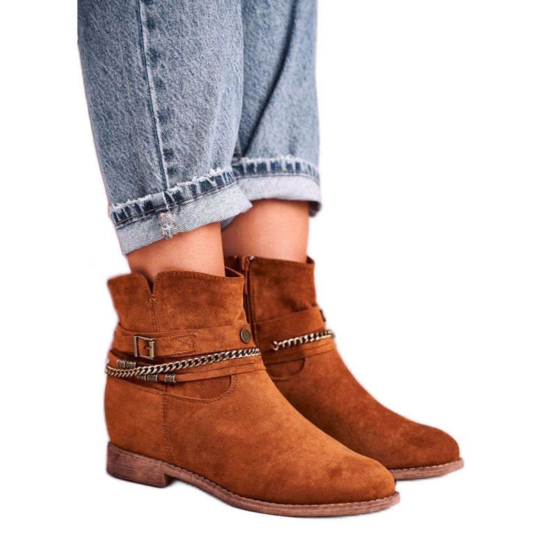 BUGO Bottes Compensées Avec Une Chaîne En Daim Marron Eliza brun jaune