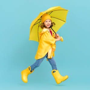 Avec : des chaussures d'automne pour un enfant