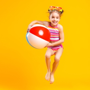 Nous choisissons des chaussures pour la plage et la piscine