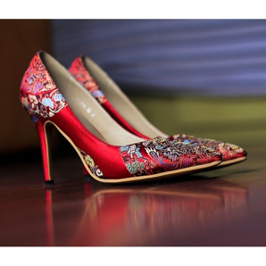 Nous choisissons les meilleures chaussures pour les costumes pour femmes