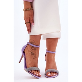 Sandales à talons hauts en daim avec strass violets Moments 2