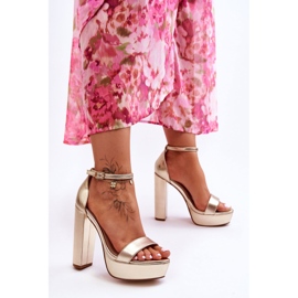 Sandales En Cuir Sur Une Barre Haute Et Plateforme Golden Sky Dream doré 2