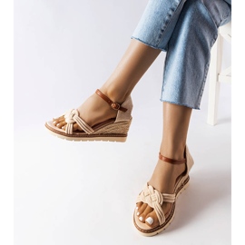 Claquettes compensées beige Arabela 1