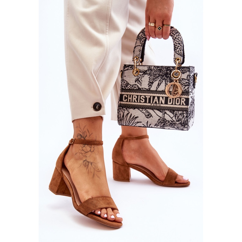 Sandales lune de miel classiques en daim camel à talons bas brun 2