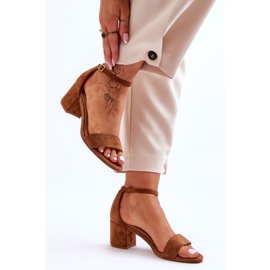 Sandales lune de miel classiques en daim camel à talons bas brun 3
